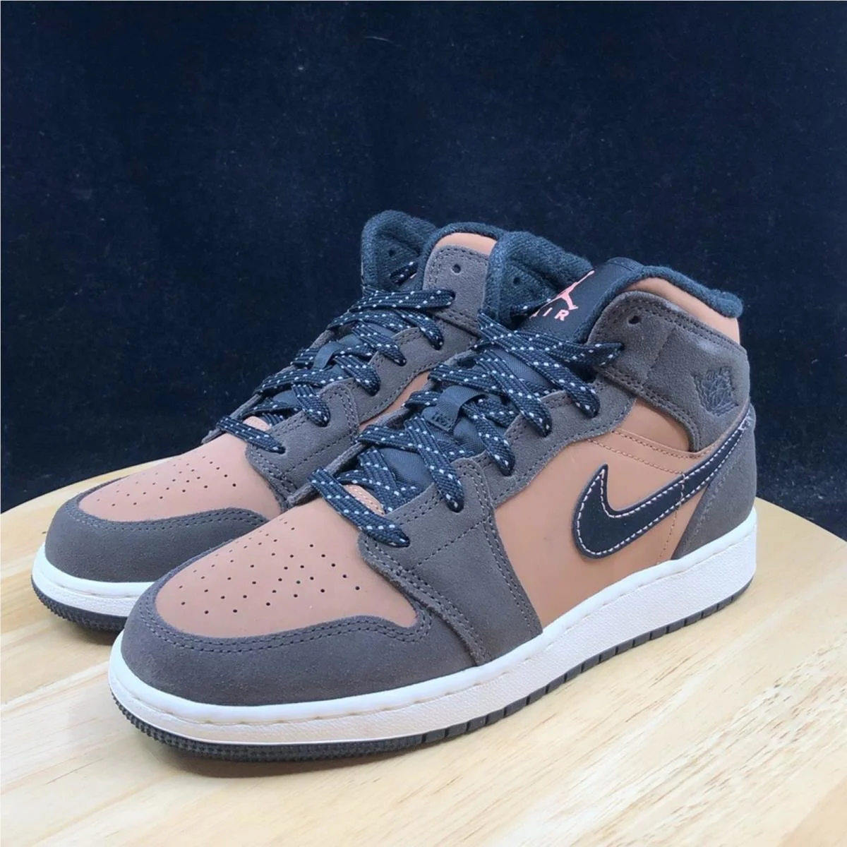 Nike shoes  - Brown 0
