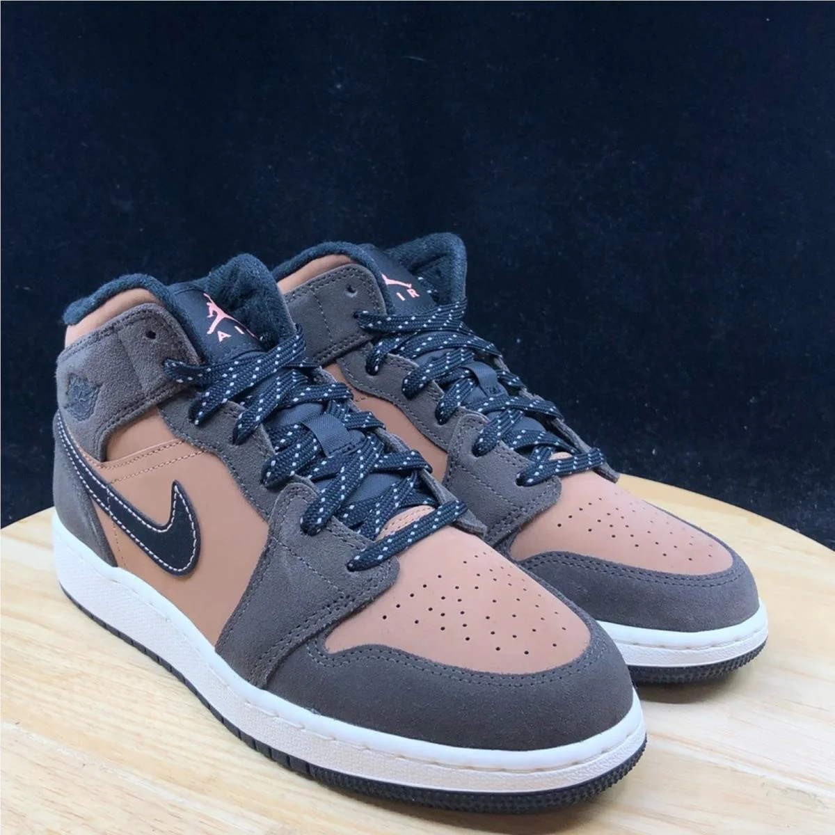 Nike shoes  - Brown 2