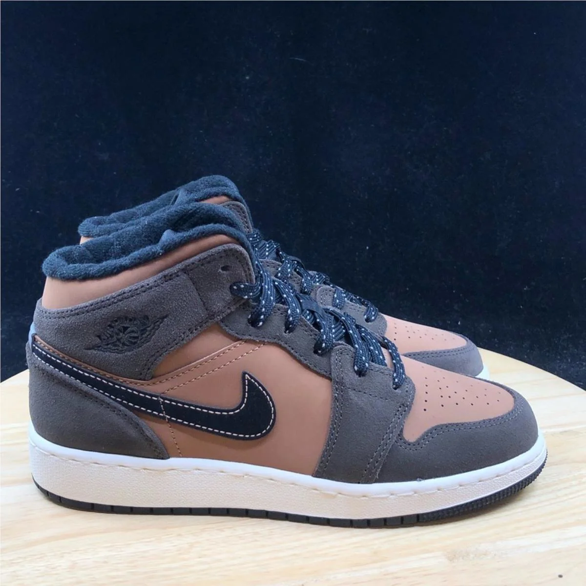 Nike shoes  - Brown 3