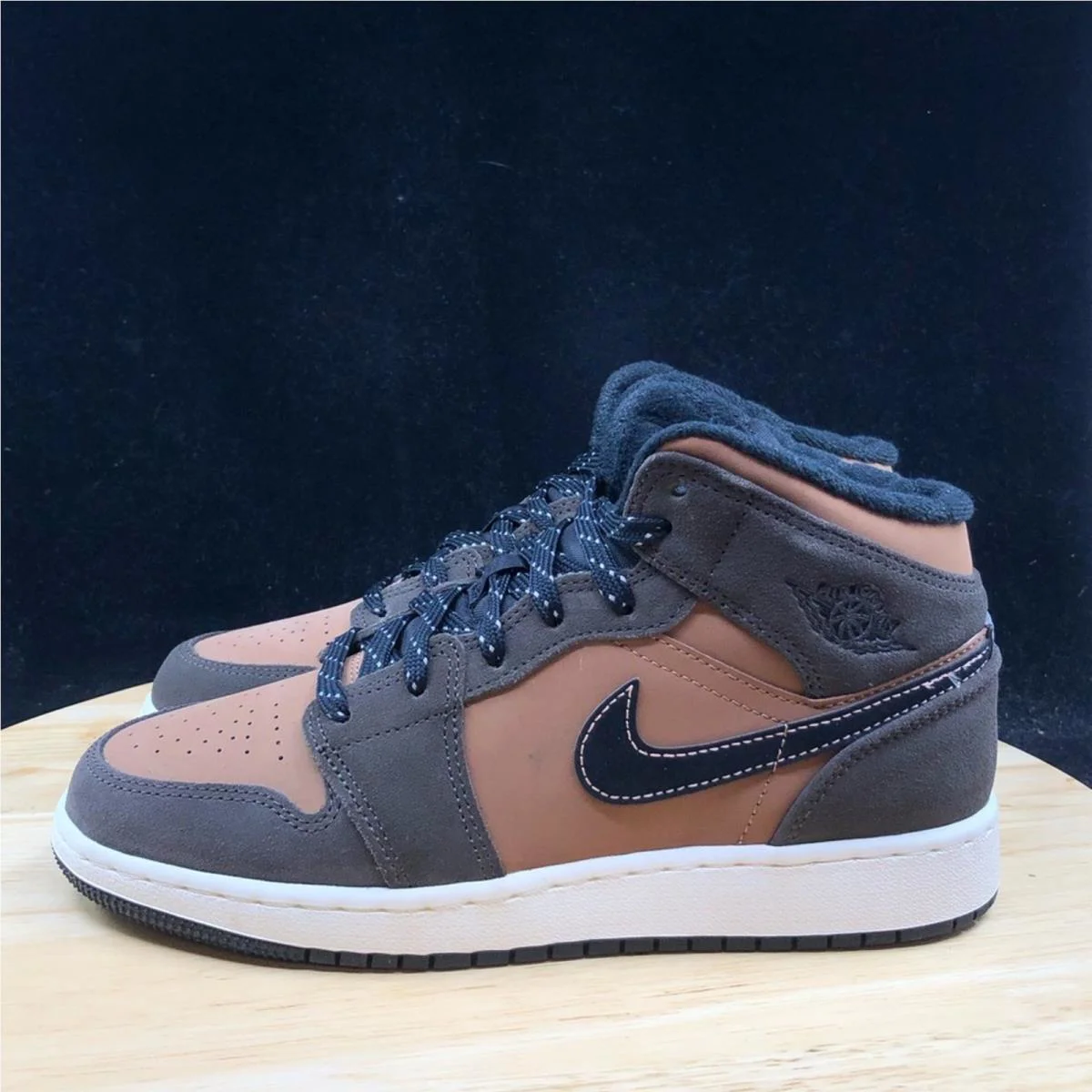 Nike shoes  - Brown 5